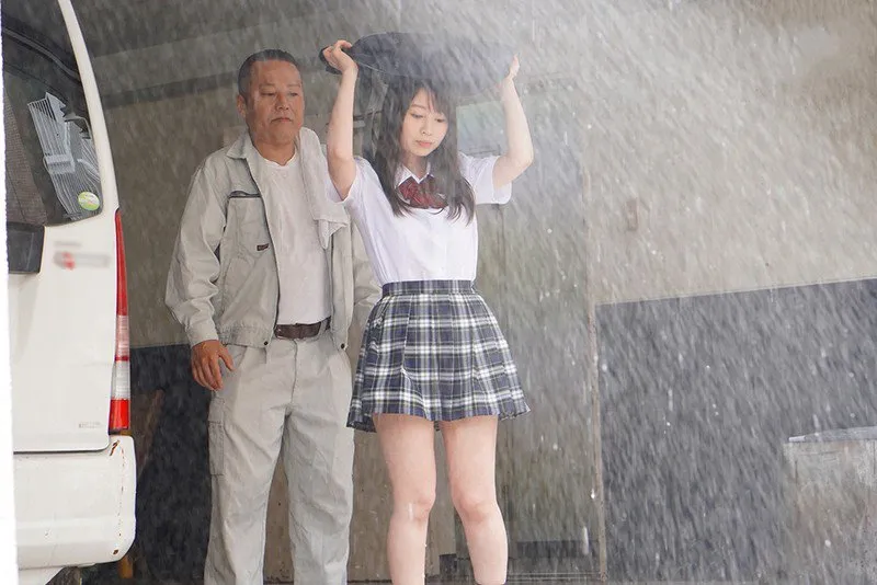 Theo dõi hiếp dâm học sinh nữ trú mưa~ aika yumeno