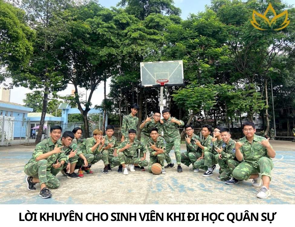 ​​​​​​​Sinh Viên Đi Học Quân Sự Có Được Dùng Điện Thoại Không?